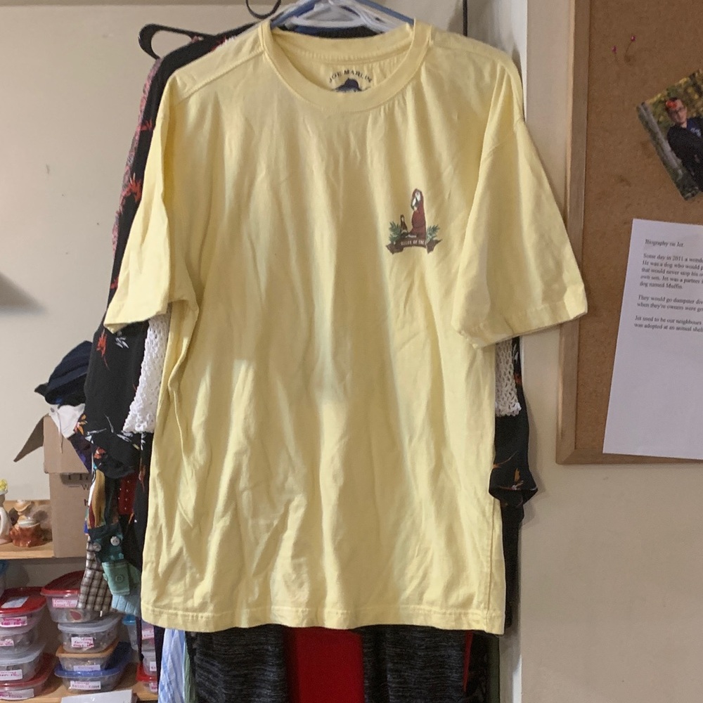 Yellow Graphic Tee. Joe Marlin Size L